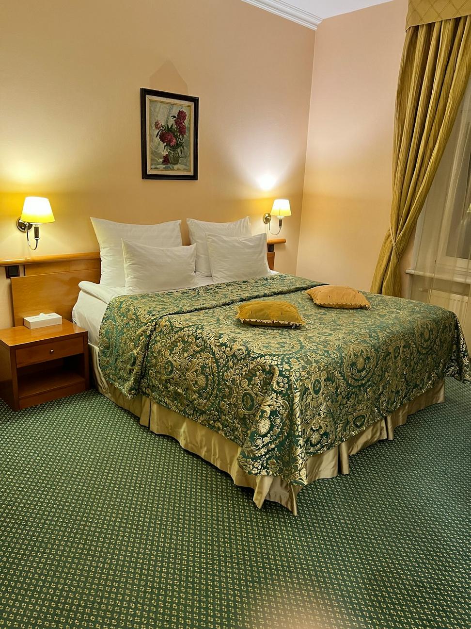 Deluxe Queen Room